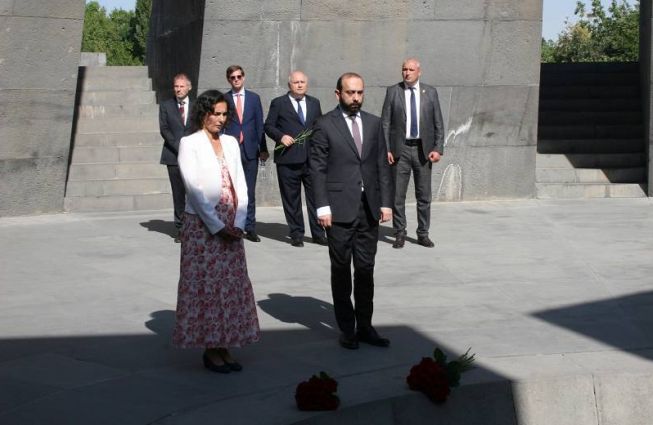 Belgian FM visits Armenian Genocide Memorial in Yerevan