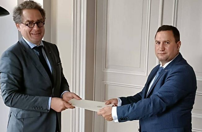 H.E. Tigran Balayan, Ambassador-Designate of Armenia to Belgium handed over a copy of his credentials to H. Roisin, Head of the Protocol Service of the Belgian MFA